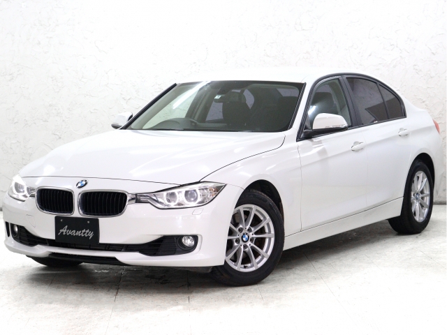 ３シリーズ　セダン　３２０ｉ