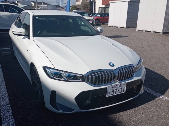 ３シリーズ　セダン　３２０ｄ　ｘＤｒｉｖｅ　Ｍスポーツ