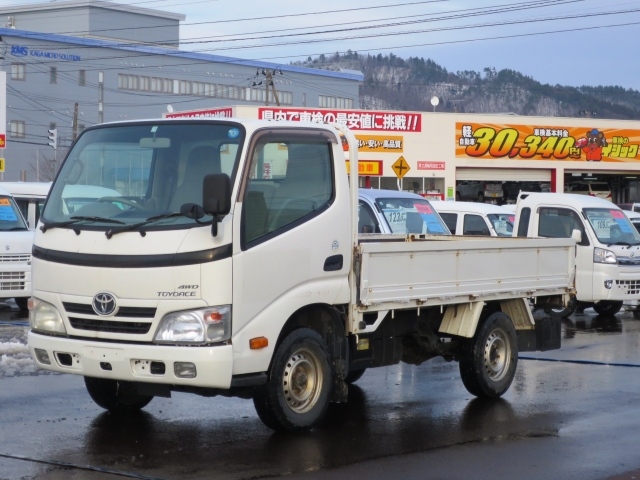 トヨエース　平ボディ　４ＷＤ　１．２５ｔフロア５ＭＴ