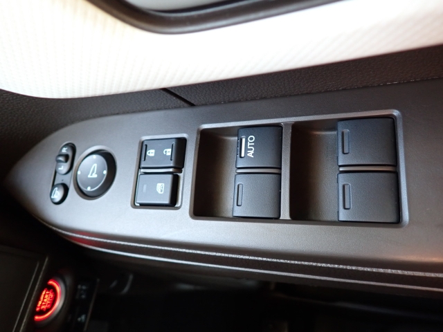 �d���i�[���h�A�~���[�E�p���[�E�B���h�E�������Ă��܂��B