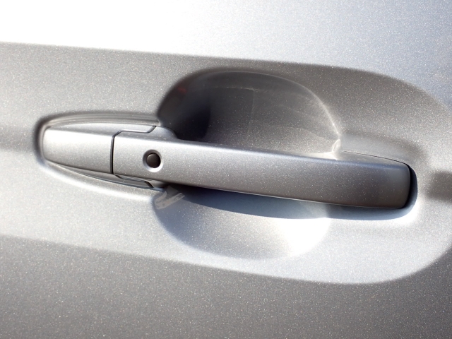 �^�]�ȃh�A�m�u