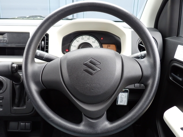 ステアリングはとてもきれいな状態です☆