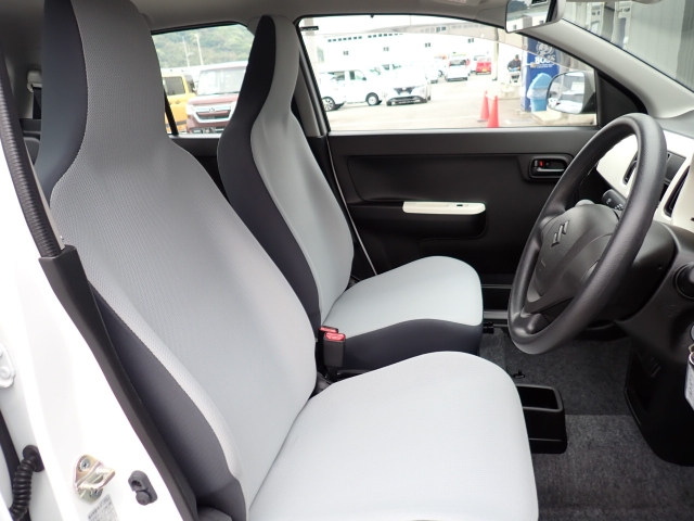 フロントシート、状態良好で安心です。