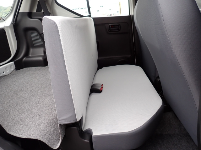 リヤシートになります。ぜひご来店頂き、状態をご確認ください。