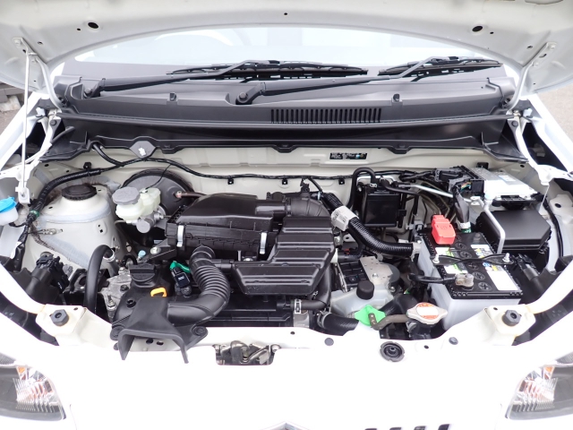 エンジンルームは綺麗ですよ。機関機構系も良好です。納車前に点検整備も行います。