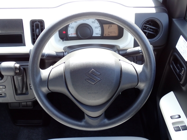 ステアリングはとてもきれいな状態です☆