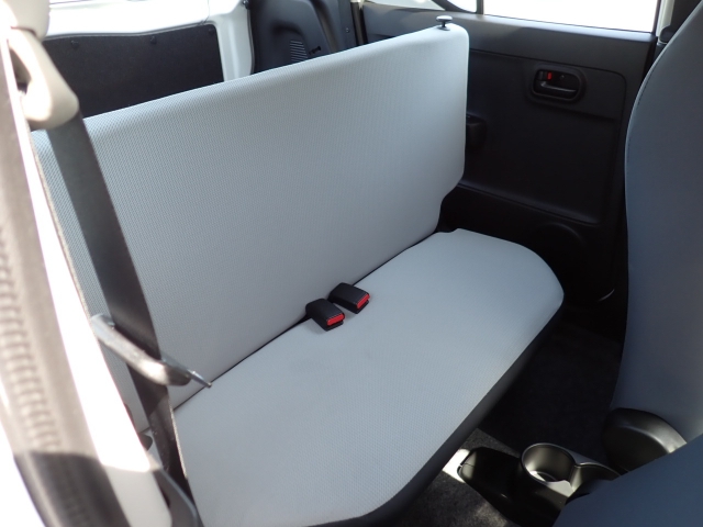 リヤシートになります。ぜひご来店頂き、状態をご確認ください。