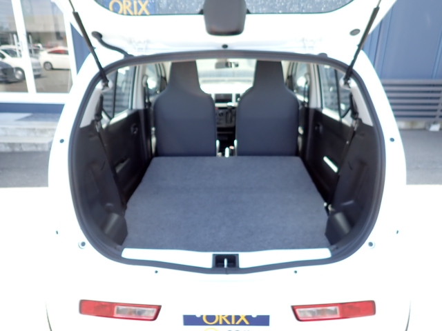 シートを倒せば、ラケッジスペースがこんなに広くなります。