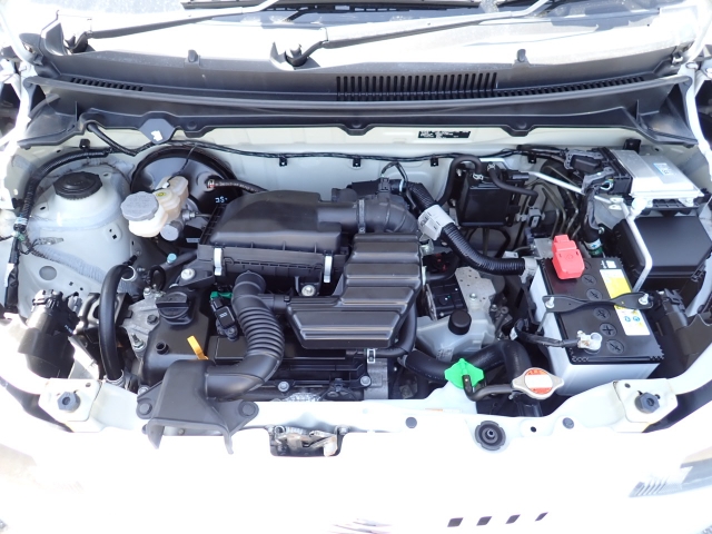 エンジンルームは綺麗ですよ。機関機構系も良好です。納車前に点検整備も行います。