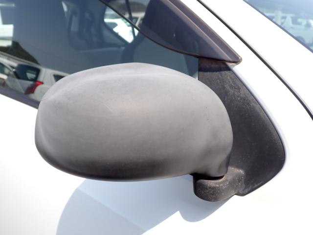 �T�C�h�~���[�̊J�͎蓮�ɂȂ�܂��B