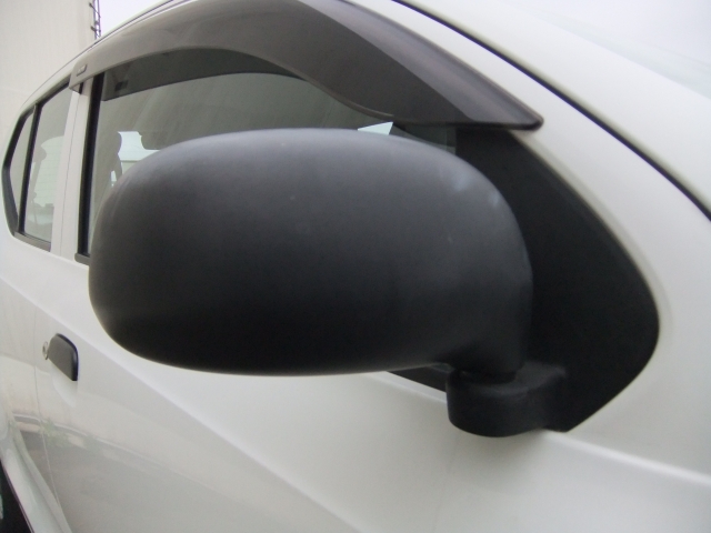 �T�C�h�~���[�̊J�͎蓮�ɂȂ�܂��B