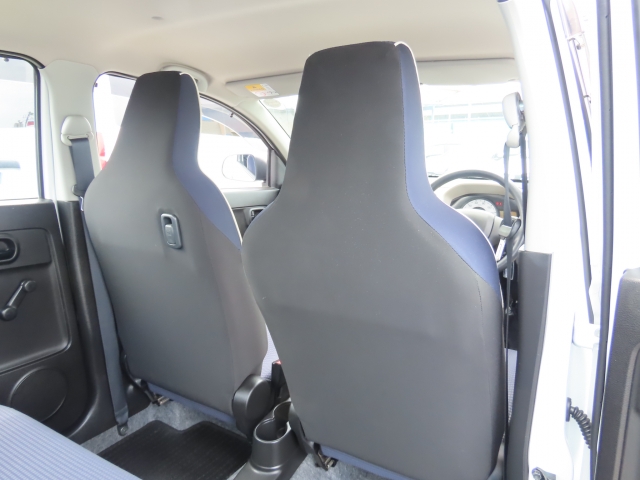 車内は専門業者にて室内クリーニング施工済みなので、大変清潔です。オリックス自動車ではみなさまに快適なドライブをお約束します。