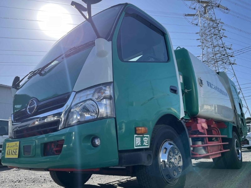 デュトロ　２．９ｔ積み巻込み式パッカー車　６速ＭＴ