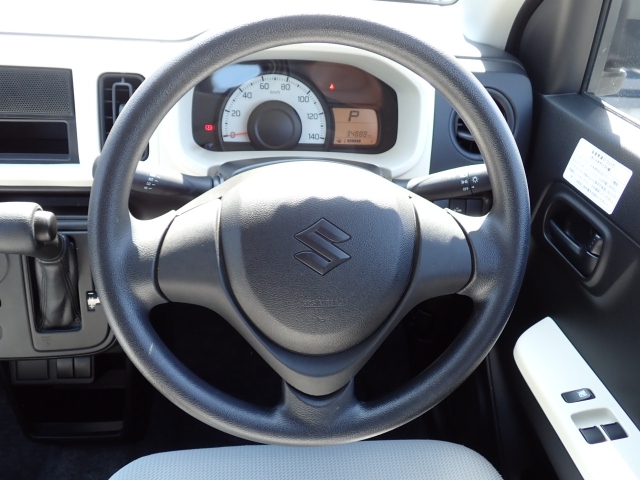 ステアリングはとてもきれいな状態です☆