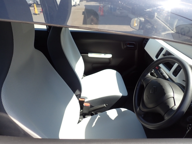 フロントシート、状態良好で安心です。