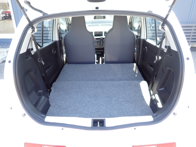 シートを倒せば、ラケッジスペースがこんなに広くなります。