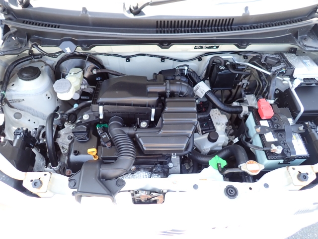 エンジンルームは綺麗ですよ。機関機構系も良好です。納車前に点検整備も行います。