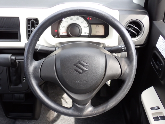 ステアリングはとてもきれいな状態です☆