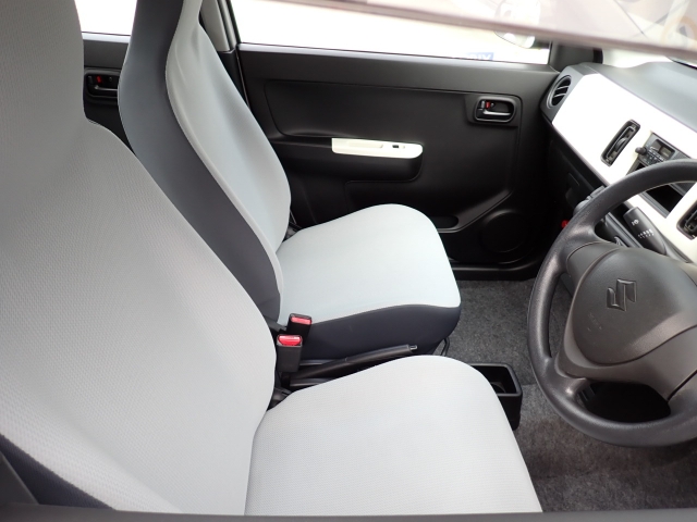 フロントシート、状態良好で安心です。