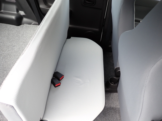 リヤシートになります。ぜひご来店頂き、状態をご確認ください。