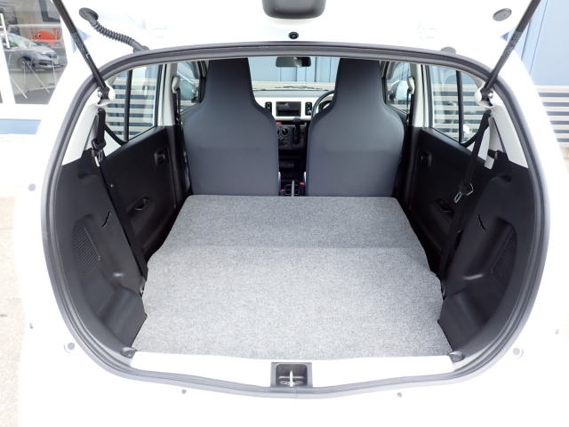シートを倒せば、ラケッジスペースがこんなに広くなります。