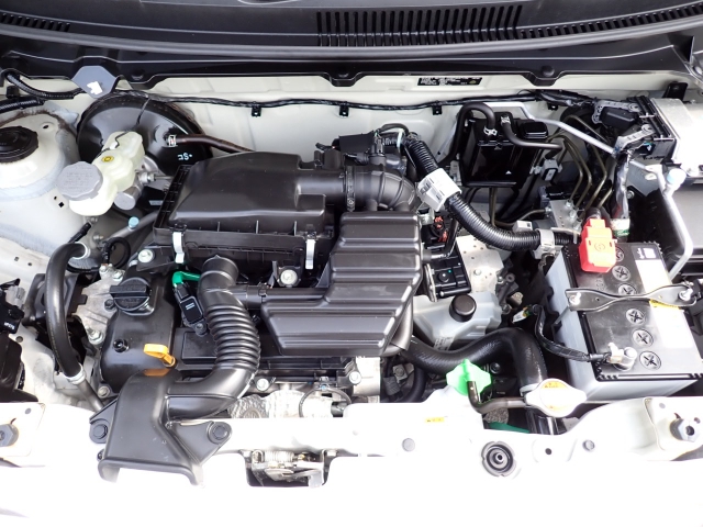 エンジンルームは綺麗ですよ。機関機構系も良好です。納車前に点検整備も行います。