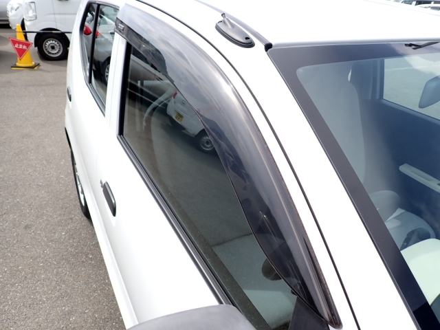 雨の日の換気に便利なドアバイザー付き！