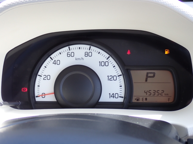 視認性の良いメーターパネルです。