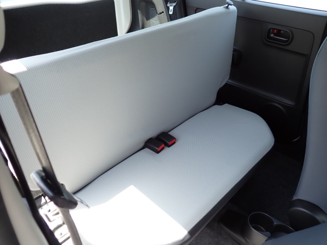 リヤシート、ぜひ一度ご来店いただき、状態をご確認下さい。