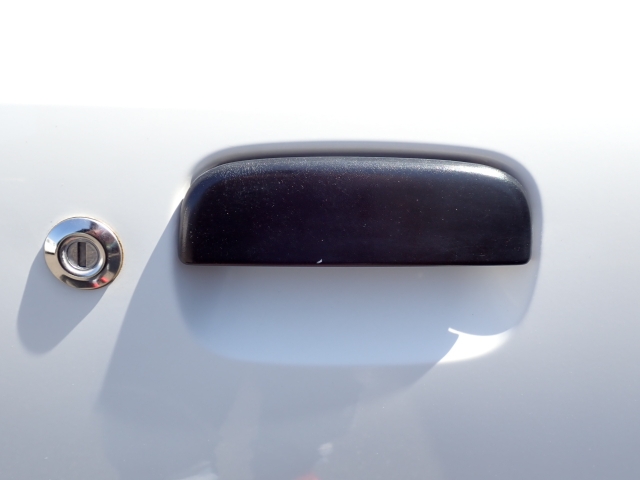 �^�]�ȃh�A�m�u