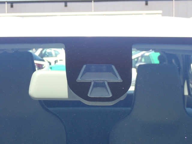 �t�����g�J�����őO���̎ԗ�����s�҂����m�B�Փ˂������Ȏ��͏Փˉ���y���u���[�L���쓮�A�Փˉ�����T�|�[�g�B