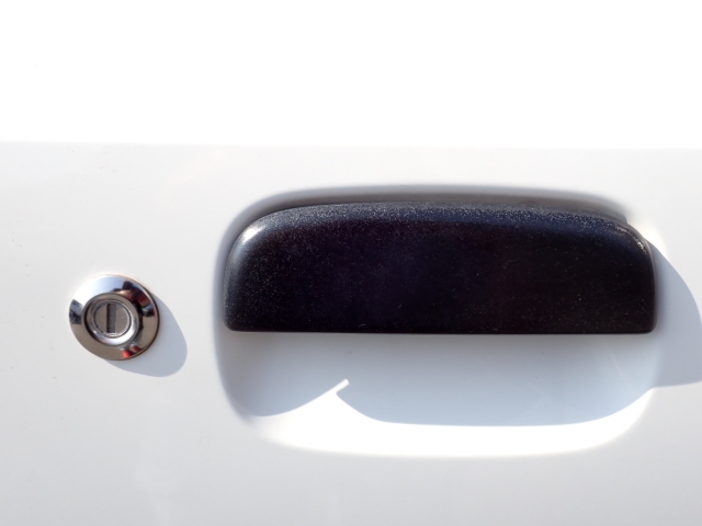 �^�]�ȃh�A�m�u