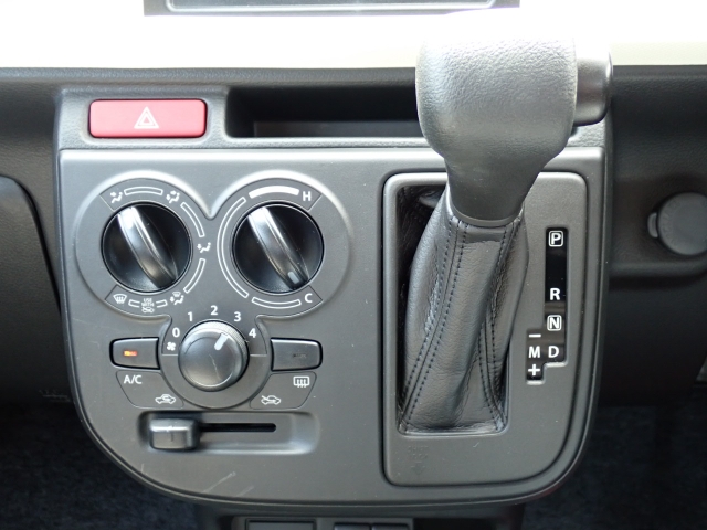 シフトとエアコンです。