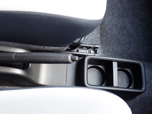 サイドブレーキ、きれいな状態です。