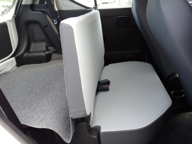 リヤシートになります。ぜひご来店頂き、状態をご確認ください。