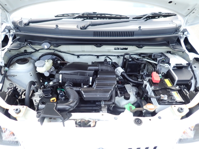 エンジンルームは綺麗ですよ。機関機構系も良好です。納車前に点検整備も行います。