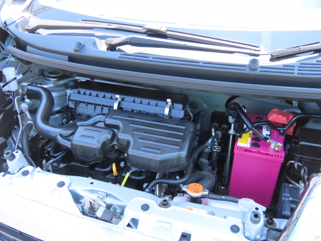 オリックス自動車保証付です。１年間走行距離無制限の保証となっております。消耗品・油脂類は除きます（輸入車は、6ヶ月もしくは5,000kmまで）。全国に提携工場があるので、遠方の方も安心ですよ。