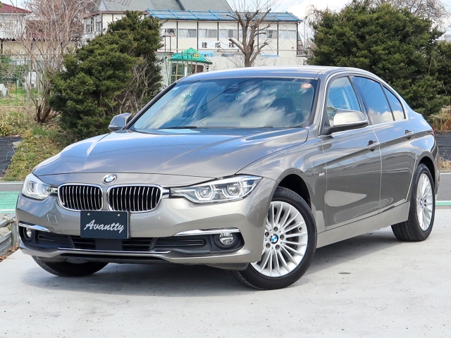 ３シリーズ　セダン　３２０ｉ　ラグジュアリー