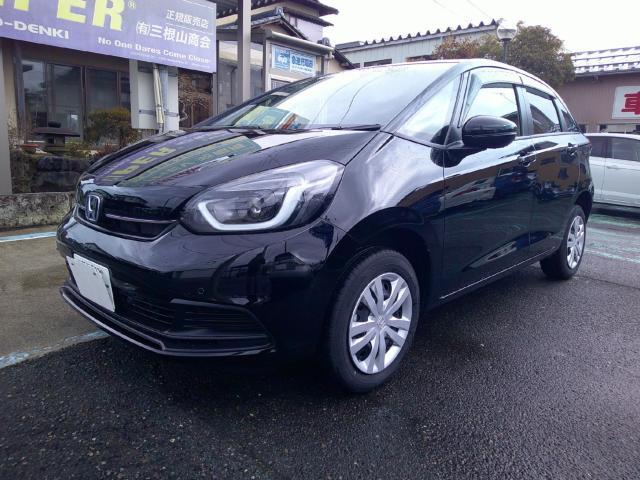 フィット　ｅ：ＨＥＶ　４ＷＤ　ホーム