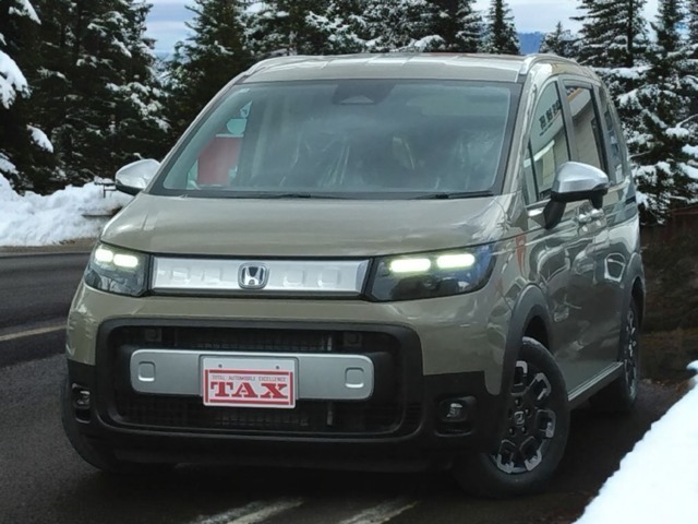 フリード　ｅ：ＨＥＶ　１．５　ｅ：ＨＥＶ　クロスター　５人乗り