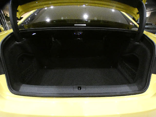 車両画像30