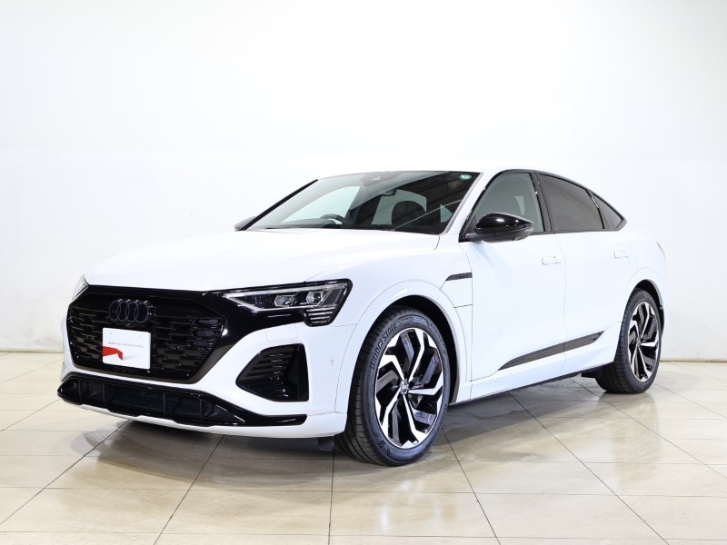 Ｑ８　ｅ－トロンスポーツバック　５５　クワトロ　Ｓライン