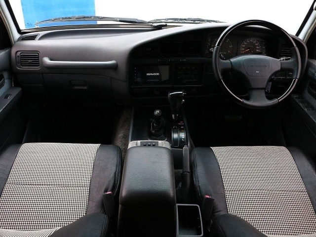 �����̓V�b�N�ȃO���[�̃C���e���A��J�X�^�����Y��Ă��܂���B