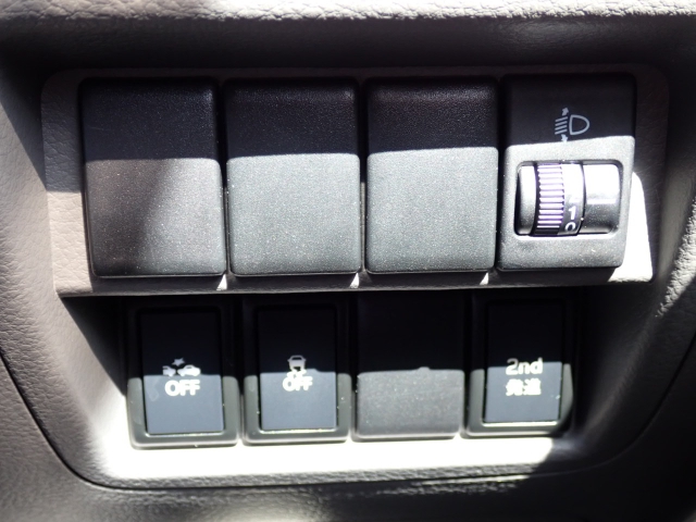 横滑防止機能、衝突回避軽減ブレーキ付きで、より安全にドライブをお楽しみいただけます♪