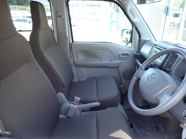 フロントシート、状態良好で安心です。