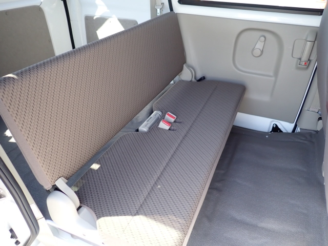 リヤシートになります。ぜひご来店頂き、状態をご確認ください。