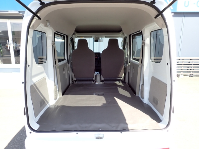 シートを倒せば、ラケッジスペースがこんなに広くなります。