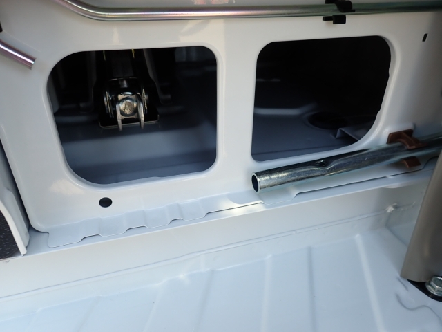 ジャッキ類。収納位置ご確認くださいませ。