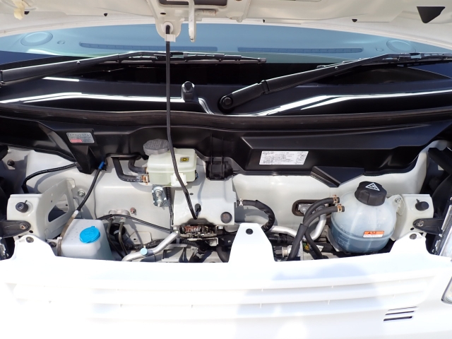 エンジンルームは綺麗ですよ。機関機構系も良好です。納車前に点検整備も行います。