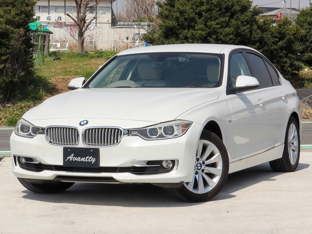 ３シリーズ　セダン　３２０ｉ　モダン